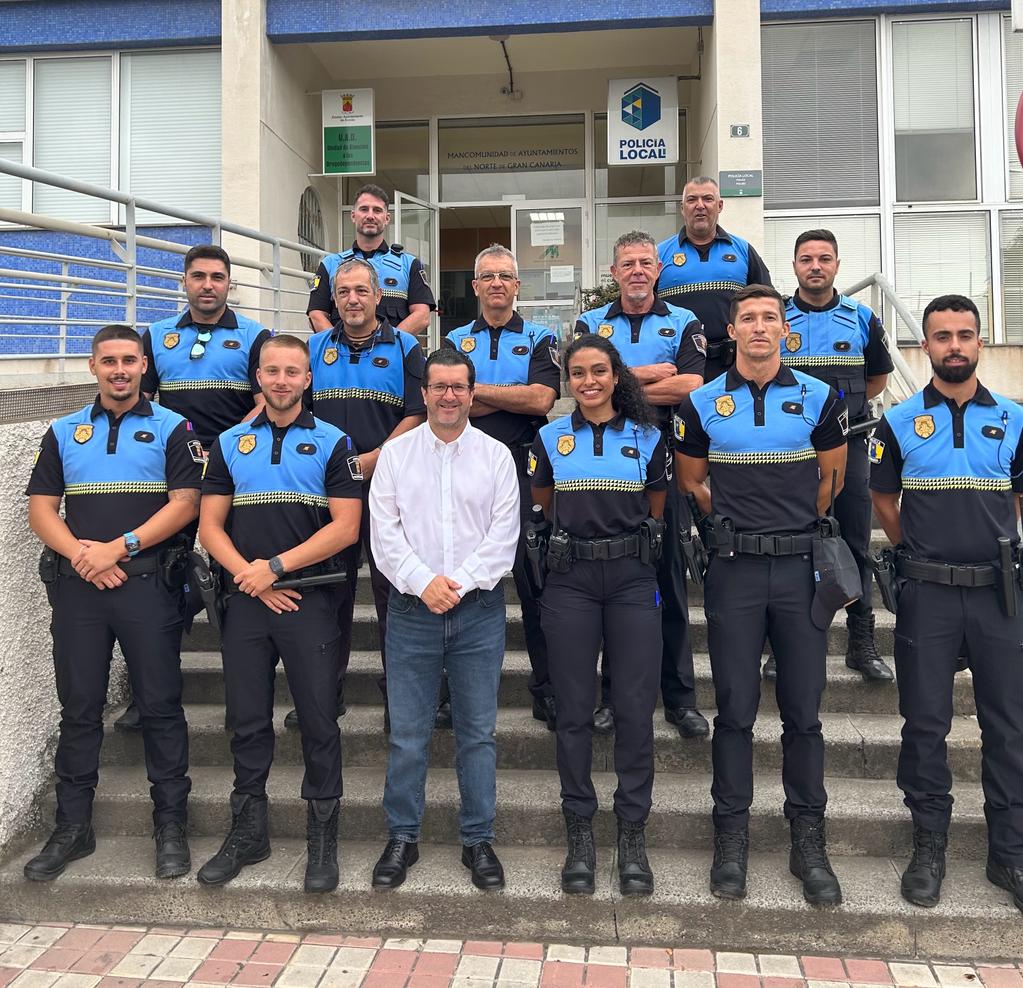 El alcalde de Arucas recibe a los 5 nuevos agentes de Policía Local